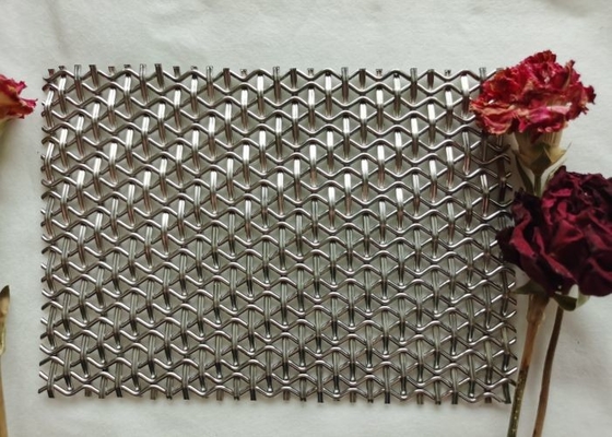 Redes de agujeros triangulares para el estilo de la casa de moda Triángulo entrelazado de malla de alambre decorativa