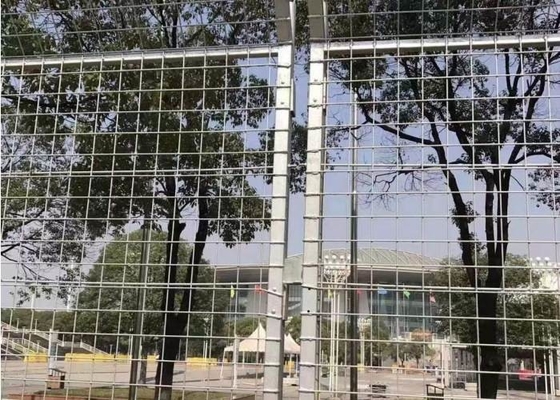 Top de rollo anti de la altura de la corrosión los 2m que cerca la superficie revestida verde oscuro del Pvc