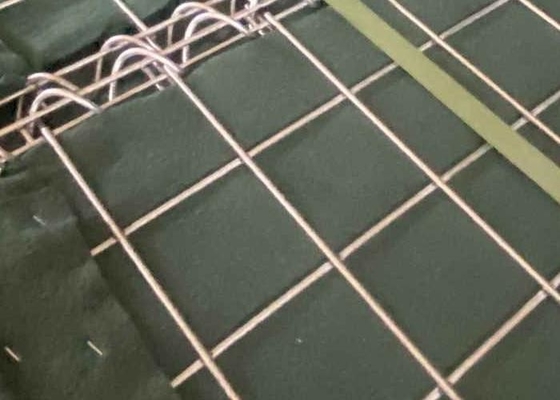 Barreras de arena galvanizadas en caliente para itares Sistema de malla de alambre espiral con tela de geotextil