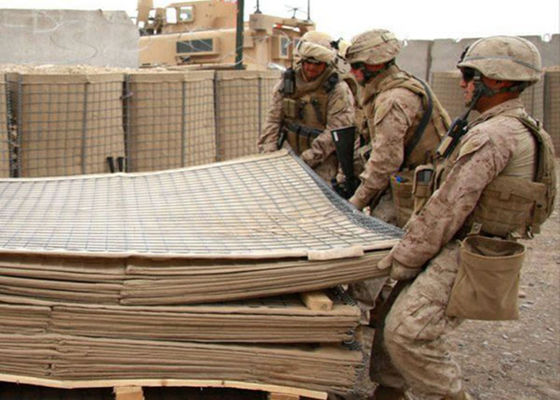Barreras de defensa itares modernas llenas de arena con geotextil marrón, aprobadas ISO