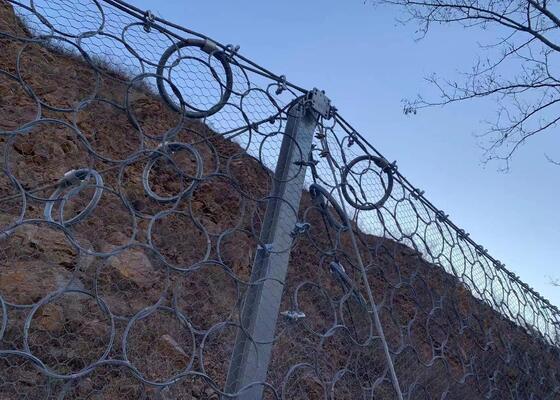 Malla de protección contra caída de rocas flexible que proporciona soluciones de barrera para minimizar los riesgos de caída de rocas en taludes y carreteras